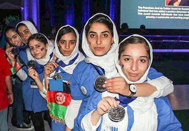 دختران ربات ساز افغانستان  برنده مدال نقره شدند